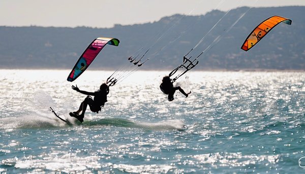 Apprendre le kitesurf en famille à Hyères : conseils et écoles pour débutants